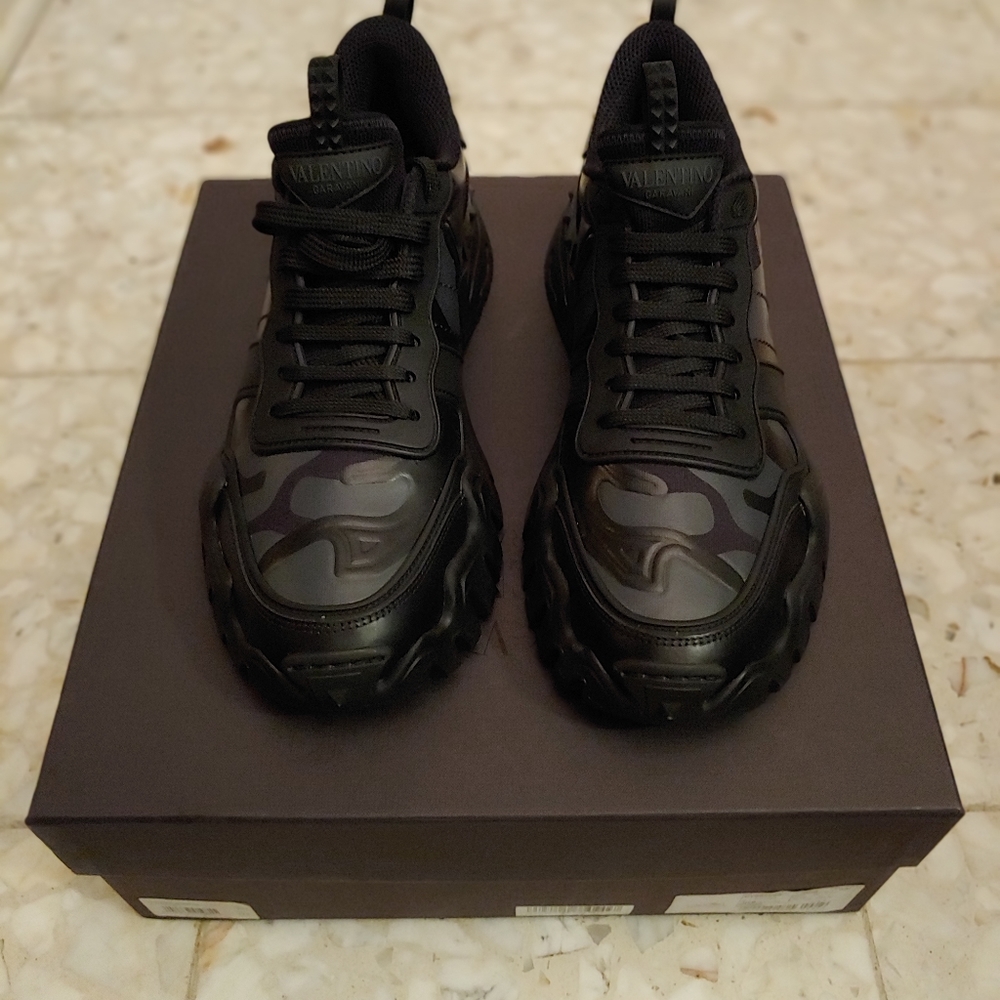 Men's Valentino Garavani Rockrunner Plus Sneakers Sz.10